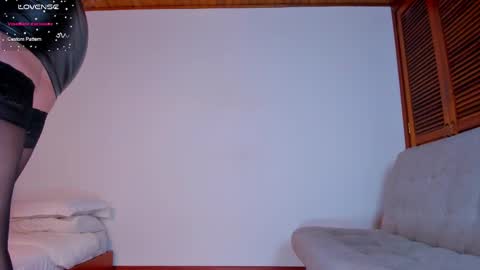 Hello my name is Lucy nice to meet you  thumb up is important for me kisses     online show from 4, 3, 2025