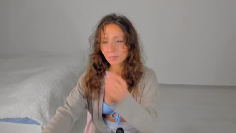 Snapshot of lucy__ray chatting on 1, 12, 2025 lucy__ray online show from 1, 12, 2025