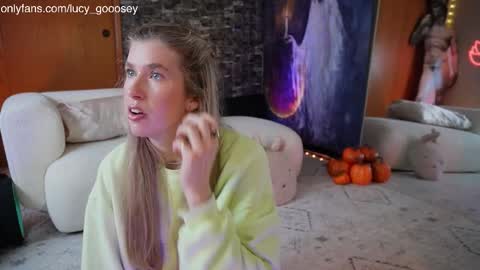 Snapshot of lucy_gooosey chatting on 15, 10, 2025 Lucy. online show from 15, 10, 2025