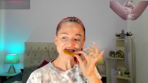 Snapshot of lucy_hot77 chatting on 23, 9, 2025 Lucia online show from 23, 9, 2025