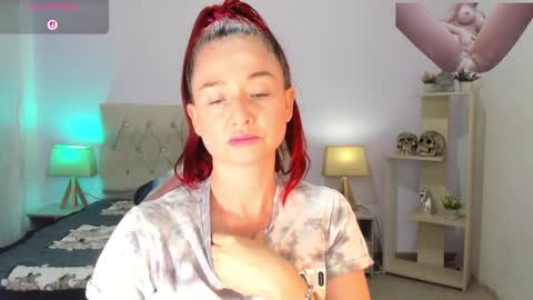 Snapshot of lucy_hot77 chatting on 2, 10, 2025 Lucia online show from 2, 10, 2025