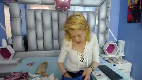  SleepyAbuela online show from 3, 11, 2025