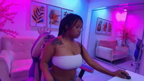 Snapshot of lucy_saki chatting on 17, 11, 2025 Lucy online show from 17, 11, 2025