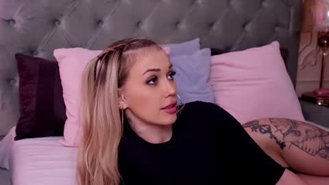 LucyAddison online show from 5, 3, 2025