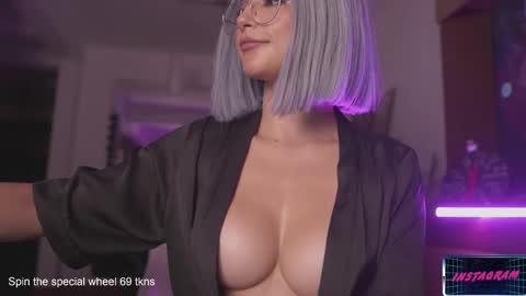 Lucy Alien  online show from 23, 1, 2025