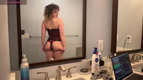 Snapshot of lucydreamsbaby chatting on 6, 3, 2025 lucydreamsbaby online show from 6, 3, 2025
