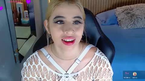 Snapshot of lucymars1 chatting on 30, 10, 2025 L U C Y online show from 30, 10, 2025