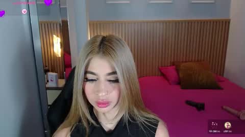 Snapshot of lucymars1 chatting on 8, 11, 2025 L U C Y online show from 8, 11, 2025