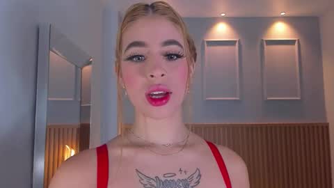 Snapshot of lucymars1 chatting on 14, 11, 2025 L U C Y online show from 14, 11, 2025