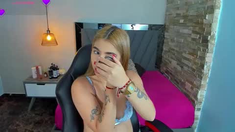 Snapshot of lucymars1 chatting on 25, 11, 2025 L U C Y online show from 25, 11, 2025