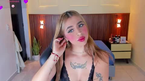 Snapshot of lucymars1 chatting on 26, 11, 2025 L U C Y online show from 26, 11, 2025