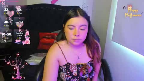 Snapshot of lucypetit chatting on 31, 10, 2025 Lucy Petit online show from 31, 10, 2025