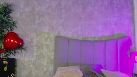 lucyrayy online show from 24, 2, 2026