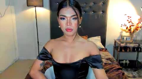lucyvane online show from 28, 5, 2026