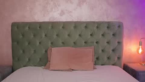 LucyWillow online show from 8, 2, 2026