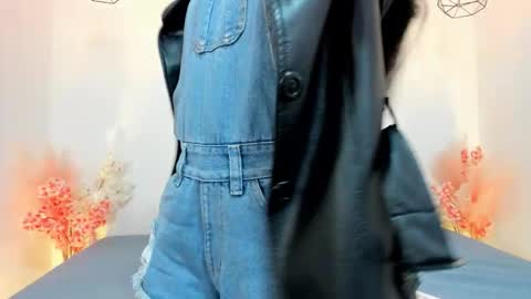 Snapshot of lucyy_liiu chatting on 1, 11, 2025 Lucy Liiu online show from 1, 11, 2025