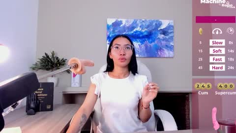 Snapshot of lucyy_liiu chatting on 21, 11, 2025 Lucy Liiu online show from 21, 11, 2025