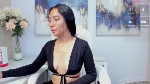 Snapshot of lucyy_liiu chatting on 29, 11, 2025 Lucy Liiu online show from 29, 11, 2025