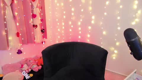 LUCYY FROM HOME  online show from 22, 2, 2025