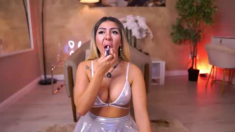 LucyRose online show from 22, 6, 2026