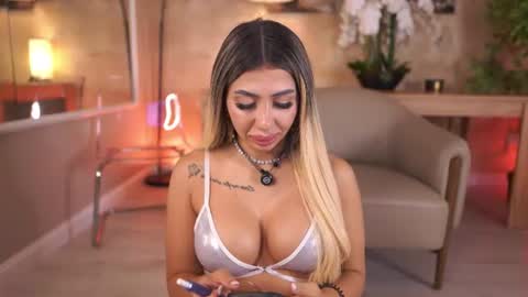 LucyRose online show from 19, 7, 2026