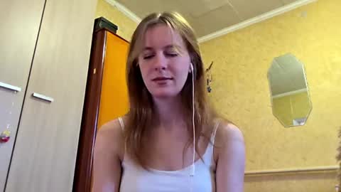 Snapshot of lucyzachar chatting on 25, 4, 2026 Sofia online show from 25, 4, 2026
