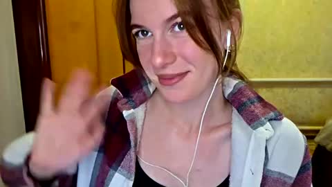 Snapshot of lucyzachar chatting on 10, 5, 2026 Sofia online show from 10, 5, 2026