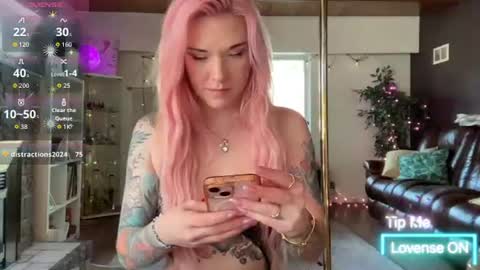 Snapshot of luebeam chatting on 13, 7, 2026 Luubeam INSTA luubeammm TWITTER lunaisreallycu1 online show from 13, 7, 2026