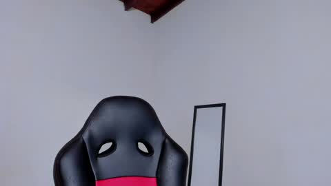 Luigi Vitale online show from 15, 4, 2026