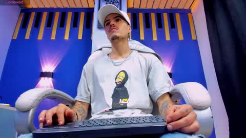 Snapshot of luis_as chatting on 18, 11, 2025 Luis AS online show from 18, 11, 2025