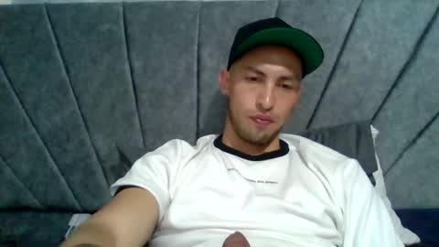 Snapshot of luis_vergon__ chatting on 4, 8, 2026 luis_vergon__ online show from 4, 8, 2026