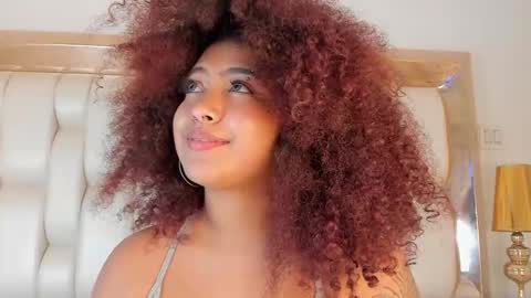 Snapshot of luisa_cameron chatting on 10, 1, 2025 online show from 10, 1, 2025