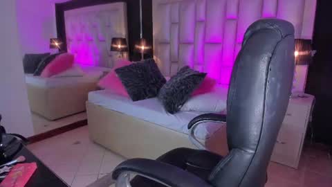 Snapshot of luisajonnes_ chatting on 25, 6, 2026 Luisa online show from 25, 6, 2026