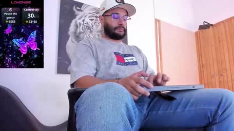 Snapshot of luke__09 chatting on 10, 10, 2025 LUKE online show from 10, 10, 2025