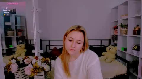 Snapshot of lulu___moon chatting on 11, 11, 2025 Lily online show from 11, 11, 2025