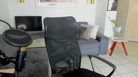 Snapshot of lulu_lopez chatting on 12, 2, 2025 Lau online show from 12, 2, 2025