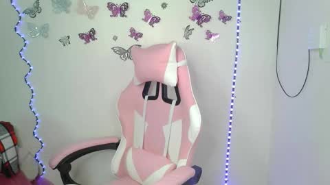 Snapshot of luna00bella chatting on 21, 10, 2025 luna00bella online show from 21, 10, 2025