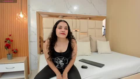 Snapshot of luna__vegga chatting on 7, 5, 2026 Luna online show from 7, 5, 2026