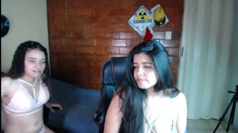 Snapshot of luna_and_1cinnamongirl_ chatting on 6, 4, 2026 Luna Cinnamon online show from 6, 4, 2026