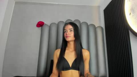 luna_bella_23 online show from 30, 4, 2026