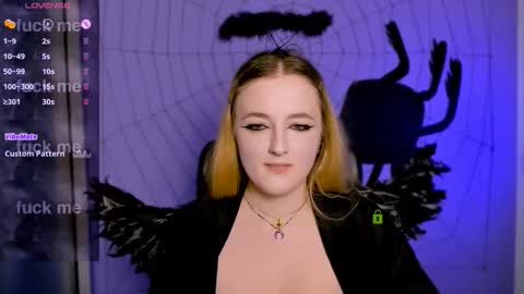 luna_berryy online show from 20, 10, 2025