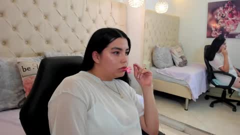 Luna Bloom online show from 18, 4, 2026