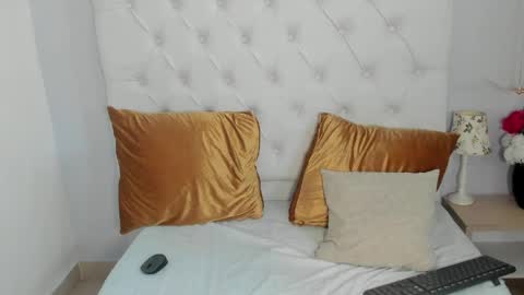 Luna Bloom online show from 16, 5, 2026