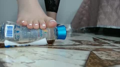 Snapshot of luna_bluebery chatting on 24, 10, 2025 Luna--Blueberry online show from 24, 10, 2025