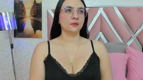 Snapshot of luna_ferrer1 chatting on 6, 7, 2026 luna_ferrer1 online show from 6, 7, 2026