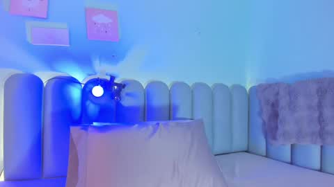 luna_kiss18 online show from 11, 9, 2025
