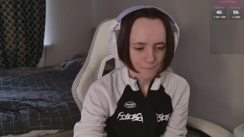 luna_loveeee online show from 9, 4, 2026