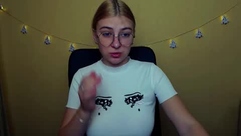 Snapshot of luna_lush_ chatting on 7, 12, 2024 Luna online show from 7, 12, 2024