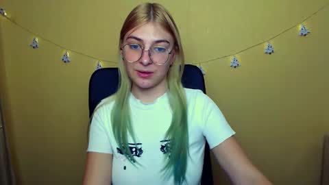 Snapshot of luna_lush_ chatting on 7, 12, 2024 Luna online show from 7, 12, 2024