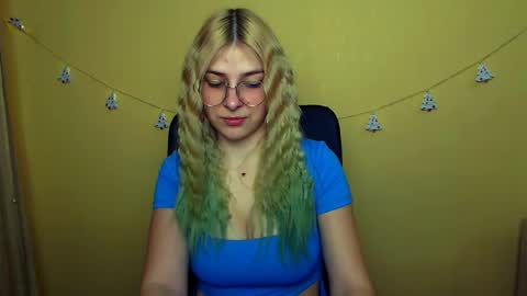 Snapshot of luna_lush_ chatting on 17, 12, 2024 Luna online show from 17, 12, 2024